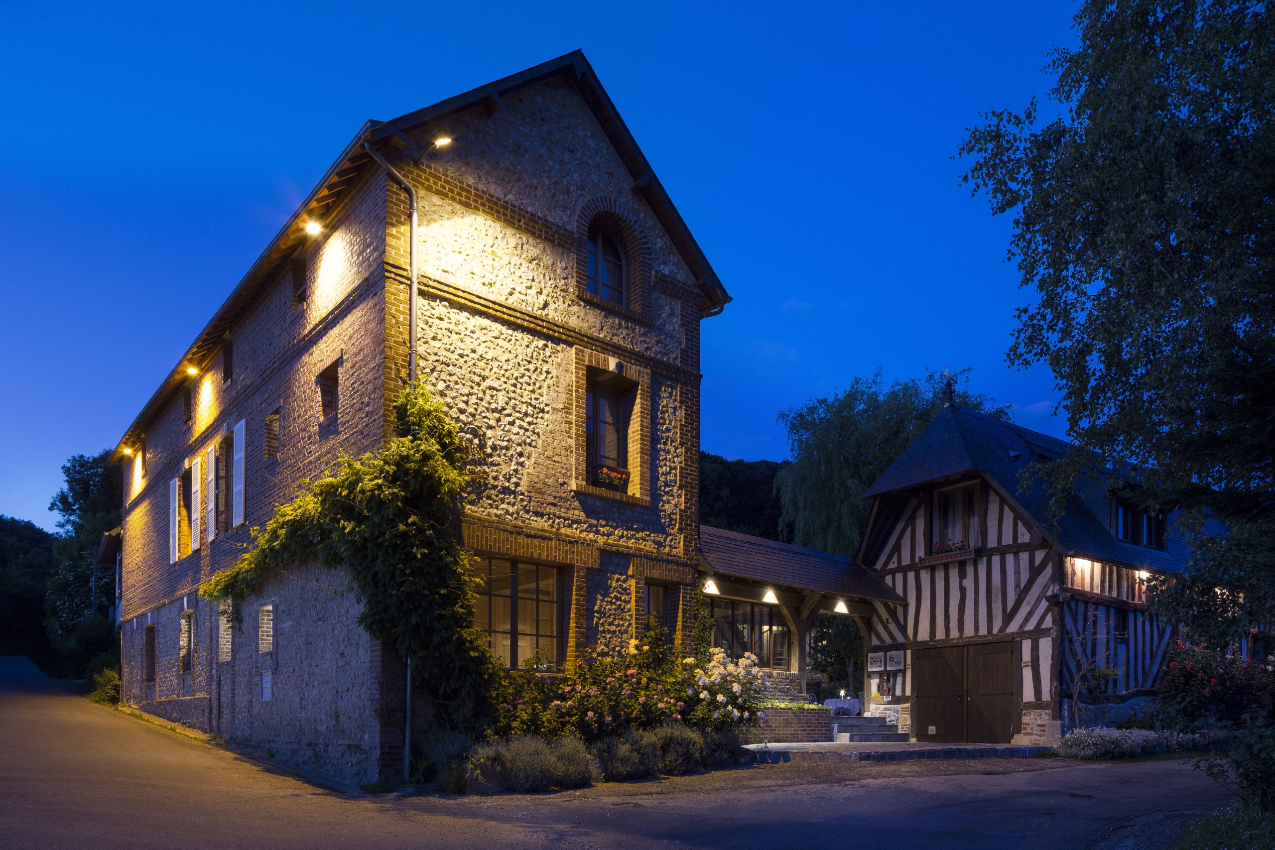 exterior of the auberge de la source de nuit - charming hotel normandie